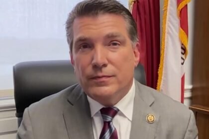 Congressman breaks down bipartisan FRONTIER Act on AI oversight