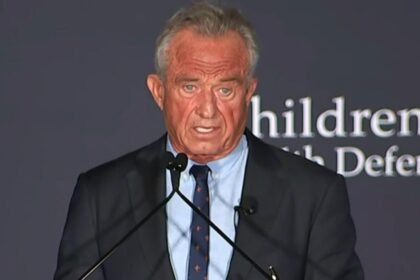 Doctor reacts after RFK Jr. tells anti-vax group they have "a friend at the White House"
