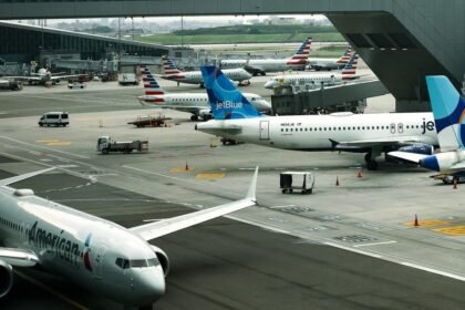 Equipment outage hits major East Coast airports with delays, cancellations