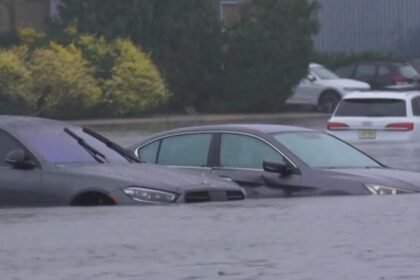 Eye Opener: Nor'easter batters East Coast with heavy winds and rain