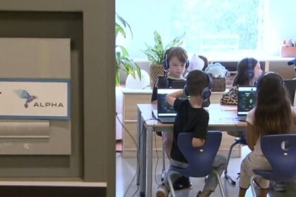 Teacherless, AI-driven school opens in Chicago