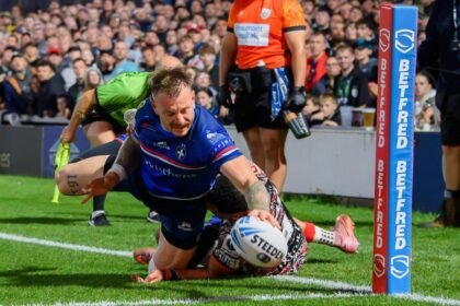 Wakefield beat Leigh to claim historic last-four spot