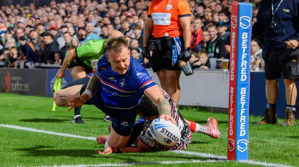 Wakefield beat Leigh to claim historic last-four spot