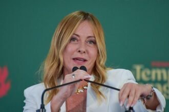 Italy ministers agree to ban burqa and niqab in school and cap foreigners in class