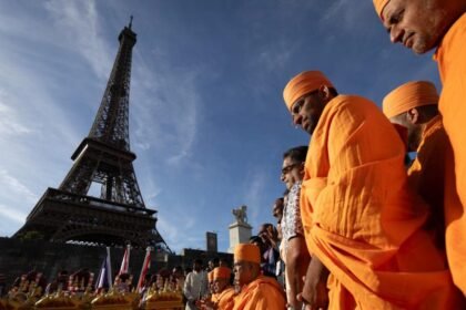 Eiffel Tower chief to quit after female staff replaced by men during religious visit