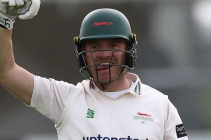 Hampshire relegated as Leicestershire keep survival hopes alive