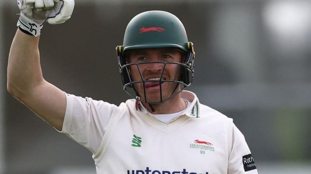Hampshire relegated as Leicestershire keep survival hopes alive