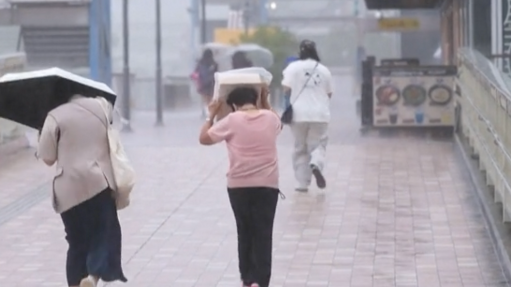 Typhoon Dujuan tracking close to Tokyo triggers rare evacuation alert