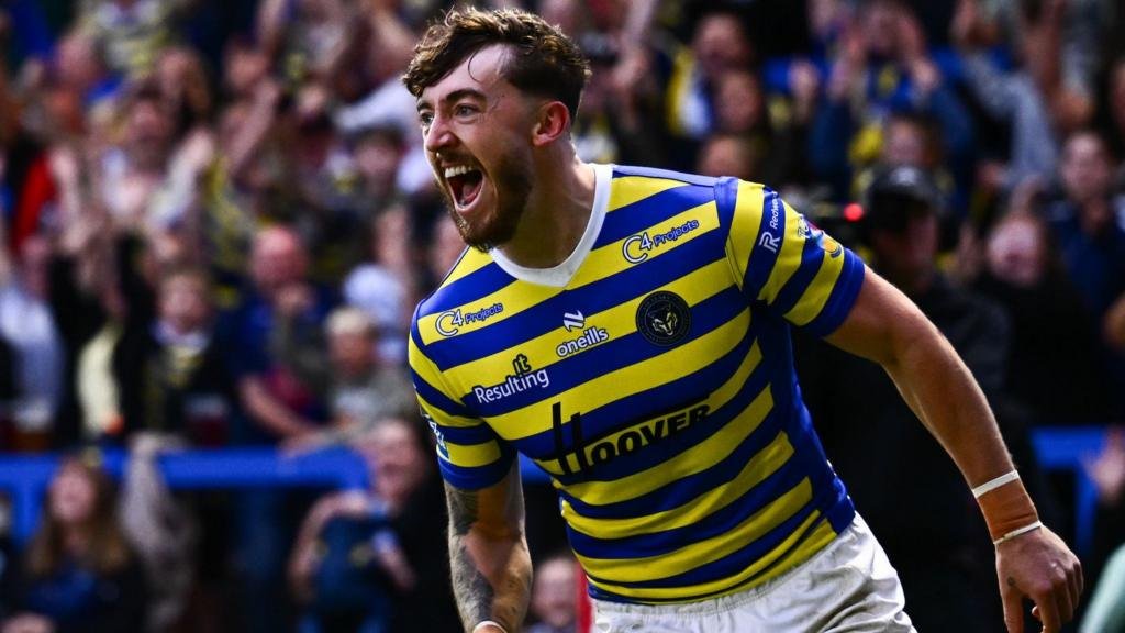 Ashton hat-trick helps Warrington end Hull KR reign