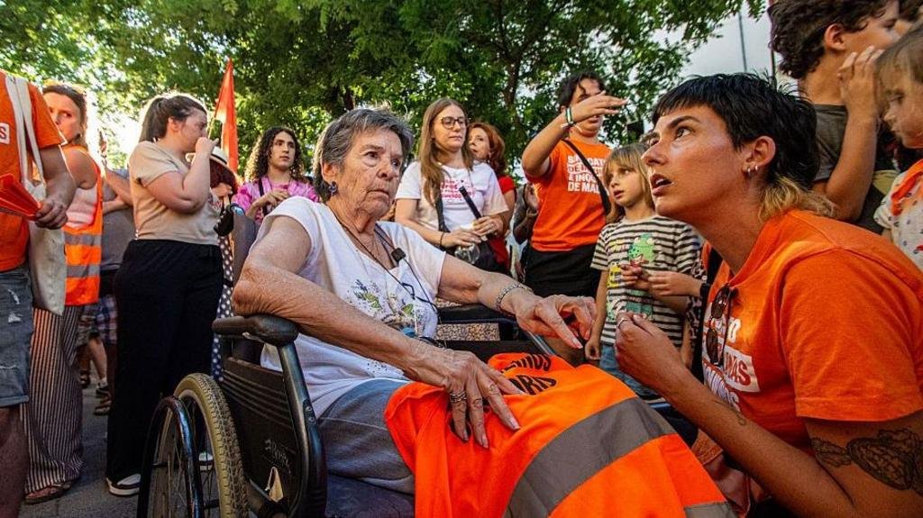 Evicted Spanish pensioner can move back home, lawyer says