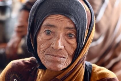 Yemenis flee across Red Sea as Houthis and Saudi-backed forces escalate war