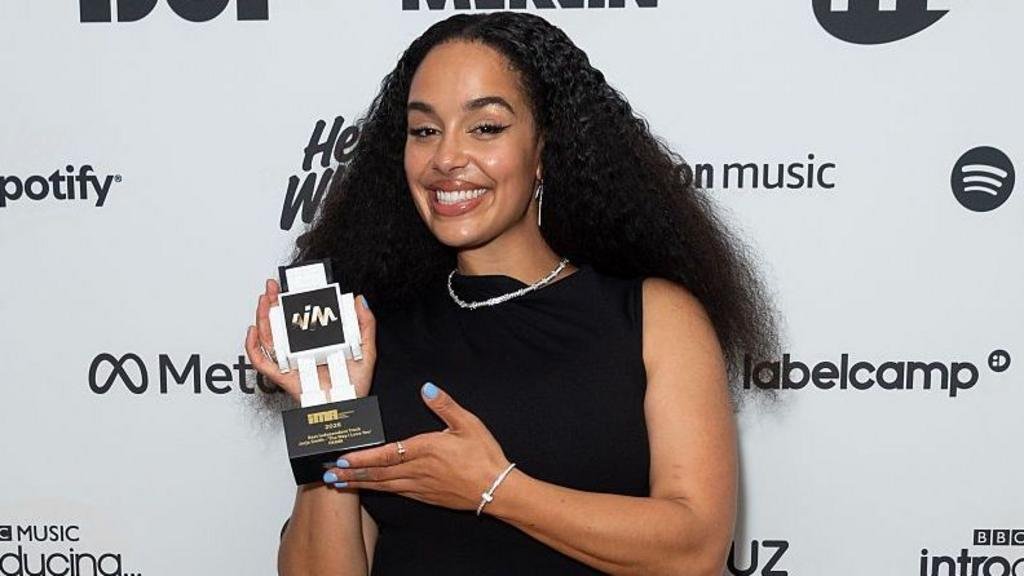 Jorja Smith 'very grateful' as she bags independent music prize