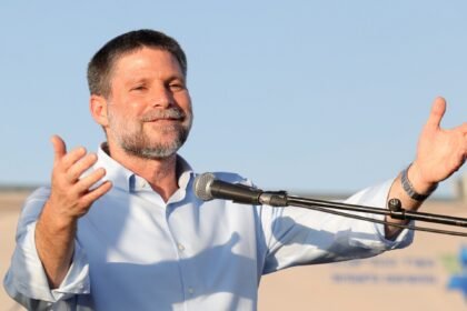 Israeli minister Bezalel Smotrich calls for war in occupied West Bank