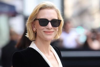 Cate Blanchett asks theatre audience to stop filming during show