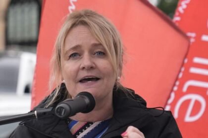 Unions meet Healey to set out Budget demands