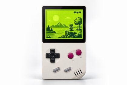 This cartridge-playing Game Boy clone is smaller and cheaper than Analogue’s Pocket
