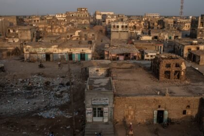Yemeni forces say they repel Houthi attacks in Taiz as fighting rages