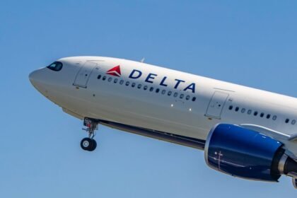 U.S.-bound flight makes emergency landing due to smoke