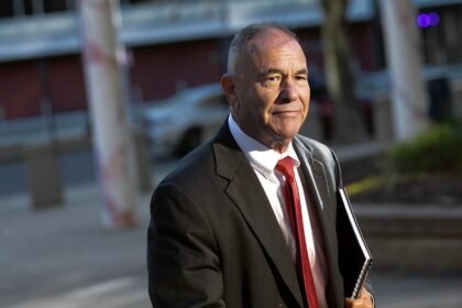 Facing 10 years in prison, ex-budget official flees U.S. by boat and plane
