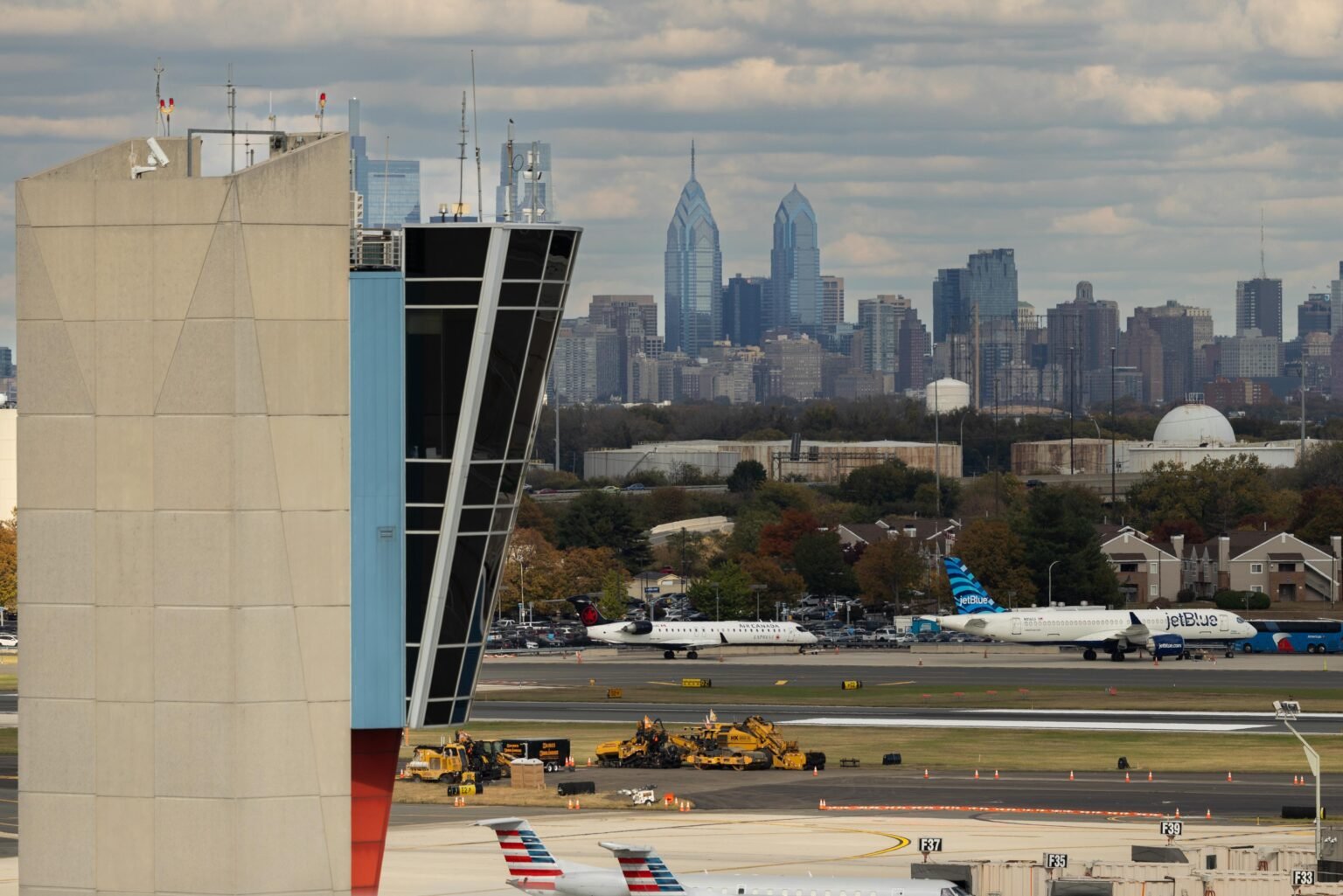 A cut cable disrupted hundreds of flights across the US