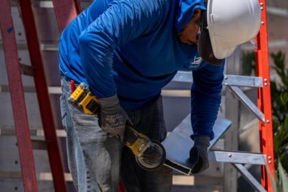 New bill would lower Social Security retirement age for some workers