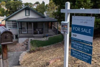 Mortgage rates are nearing 7%. One house hunter says he's "despondent."