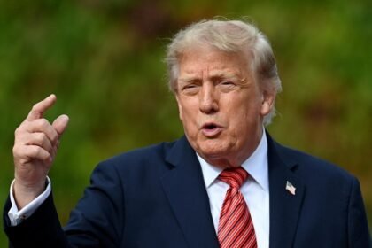 Selling early access to Trump Truth Social posts is illegal, ex-prosecutors say