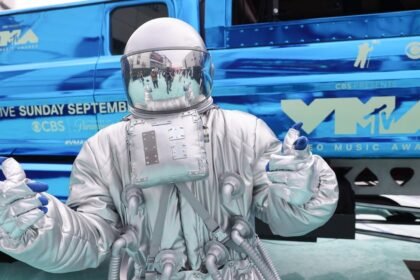 Highlights from the VMA "teal" carpet