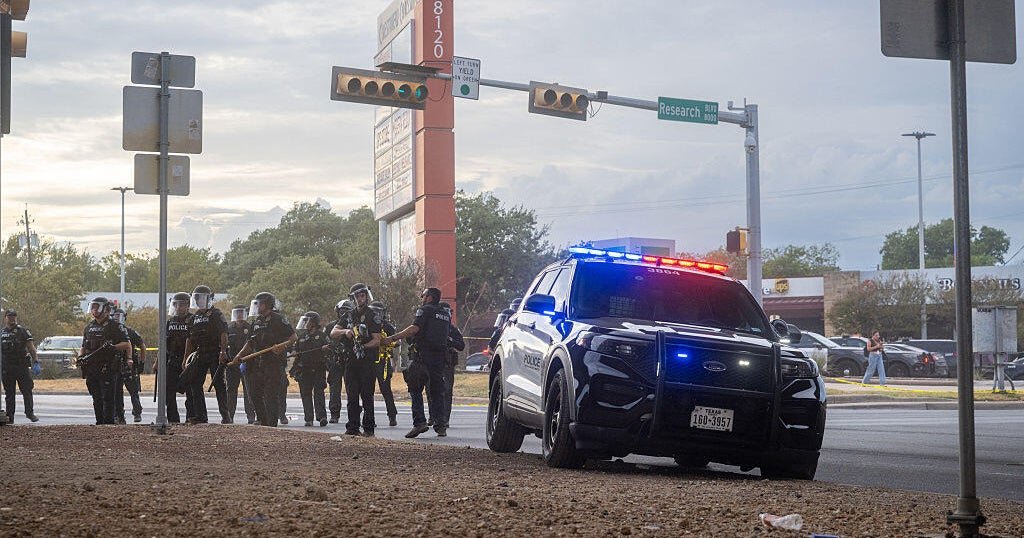 ICE officer who shot Venezuelan man wasn't wearing body camera, sources say