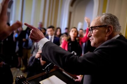 Senate Democrats block bill to limit lawmakers' stock trades