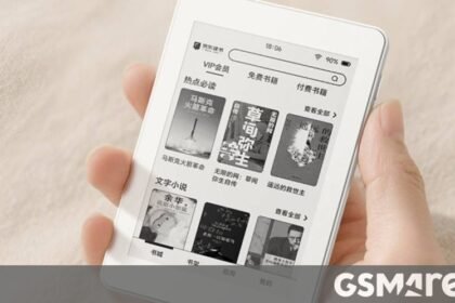 The Honor Life S3 is a 3.7" ebook reader that attaches to the back of your phone with magnets