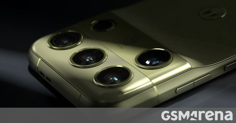 Motorola heard you like cameras so it put a lot of them on the Signature 27