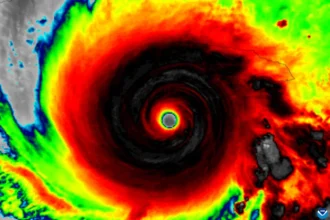 Hurricane Hunters reveal 4 warning signs that a storm is about to strengthen