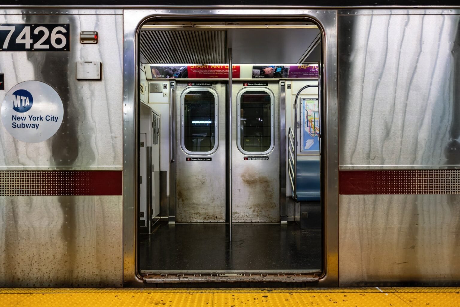 Man hit and killed by NYC subway train after bag got stuck in door