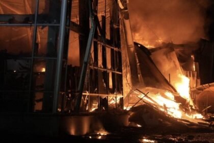 Fire engulfs Zaporizhzhia shopping centre after Russian strike