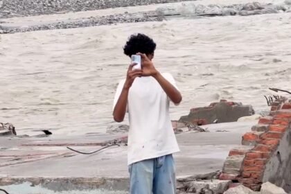 Video: Influencers accused of exploiting Nepal flood survivors