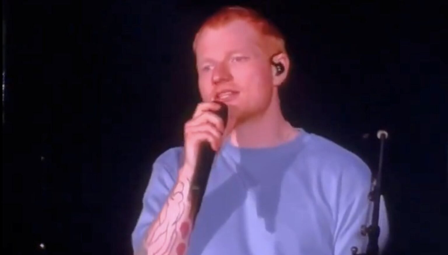 Ed Sheeran opens solo concert with comments about Gaza