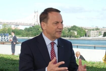 Sikorski: Russia doesn’t have the forces to invade NATO