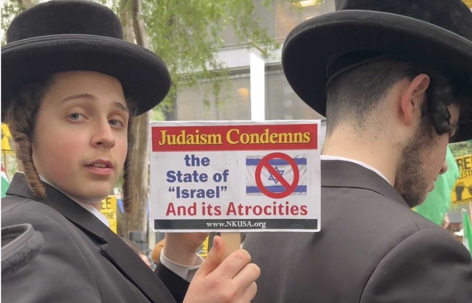 Jewish protestors join Free Palestine march to denounce Netanyahu