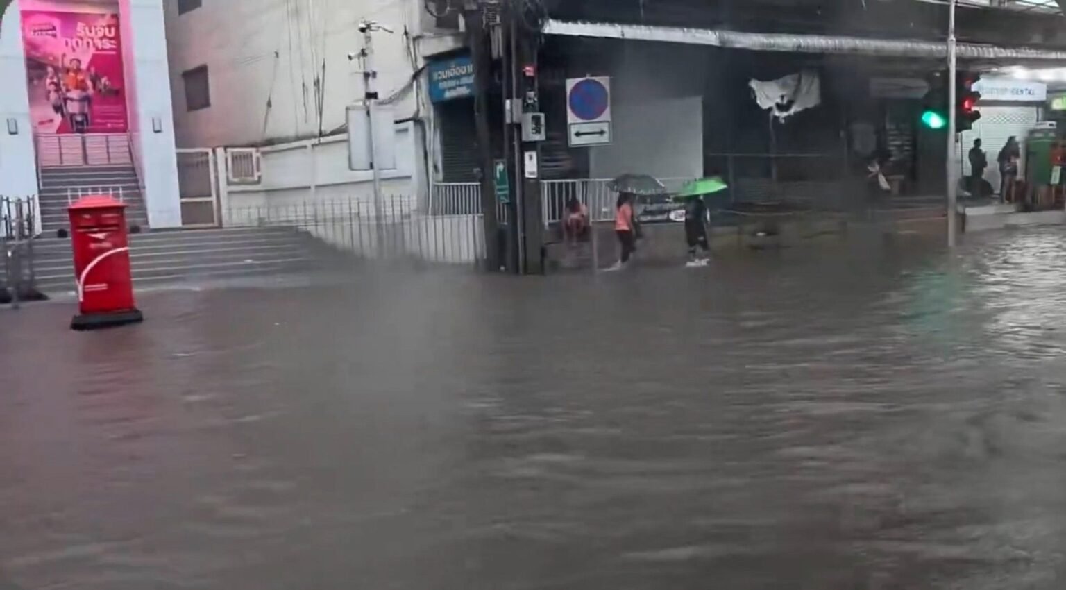 Bangkok on red alert as massive floods hit the city