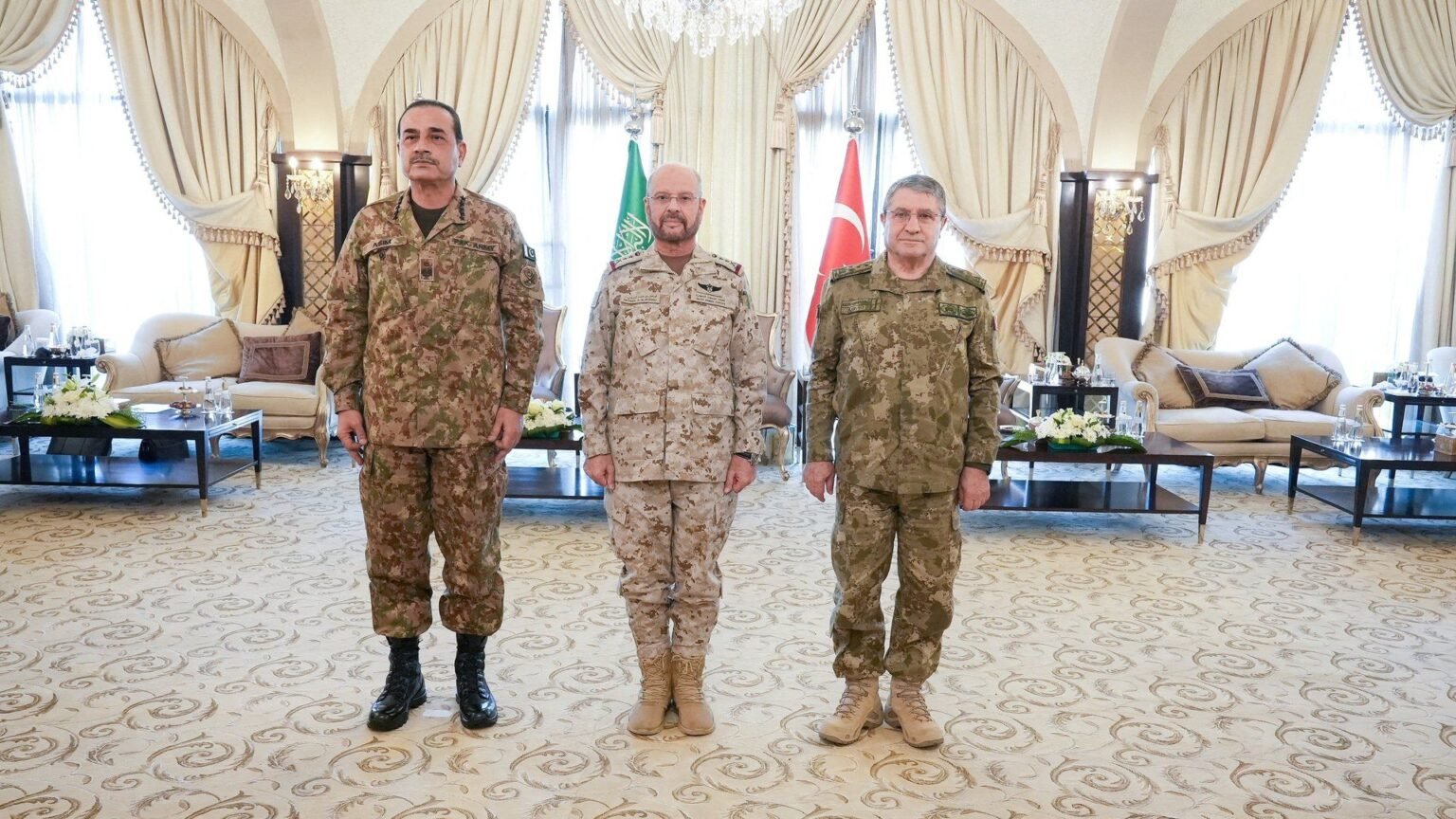 Mecca defence alliance chiefs meet amid Houthi attacks