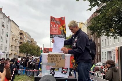 Thousands of students protest German military conscription