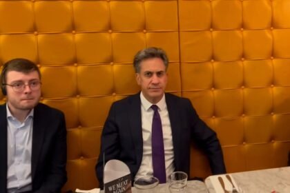 UK Foreign Secretary confronted by activists over Palestine Action ban