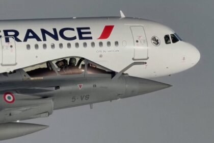 Fighter jets escort Pope Leo on final day of his France tour