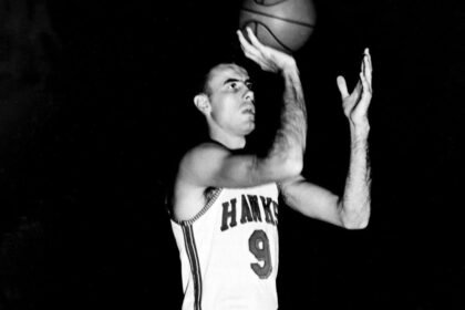 High-scoring Pettit, 2-time NBA MVP, dies at 93