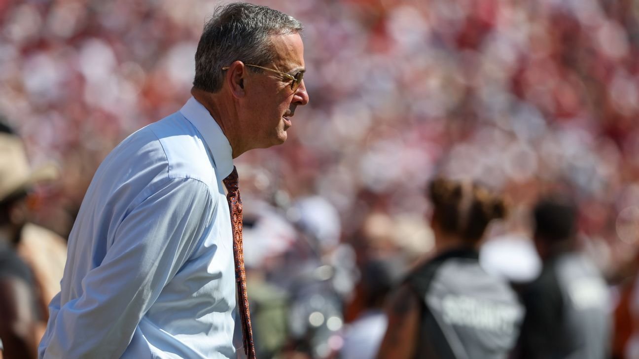 Texas AD says Longhorns' vulgar celebrations 'embarrassing'