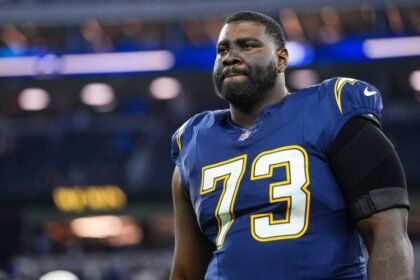 Source: Packers, seeking help on O-line, signing veteran Becton
