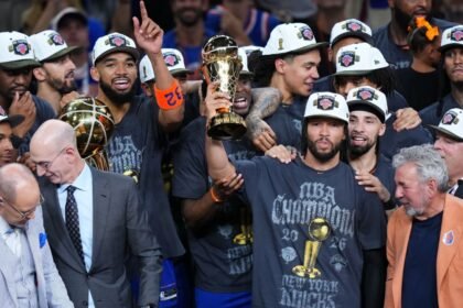 Brunson gets assist from Knicks teammates, shares laughs on 'SNL' premiere