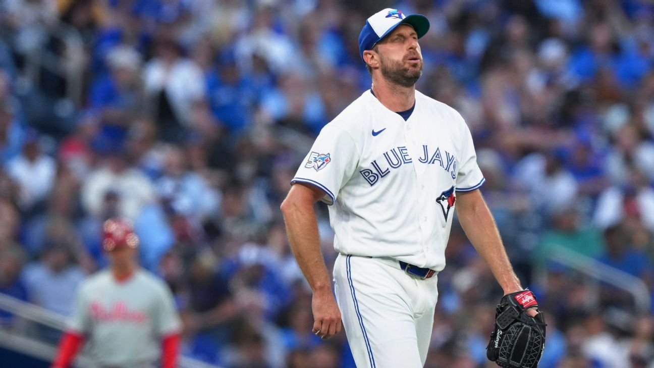 Jays' Scherzer delays decision on future until offseason