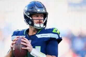 QB Darnold back Sunday, but Seahawks down two safeties